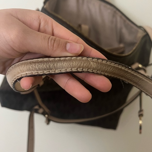 Michael Kors Handbag 👜 (shoulder) - Picture 4 of 11